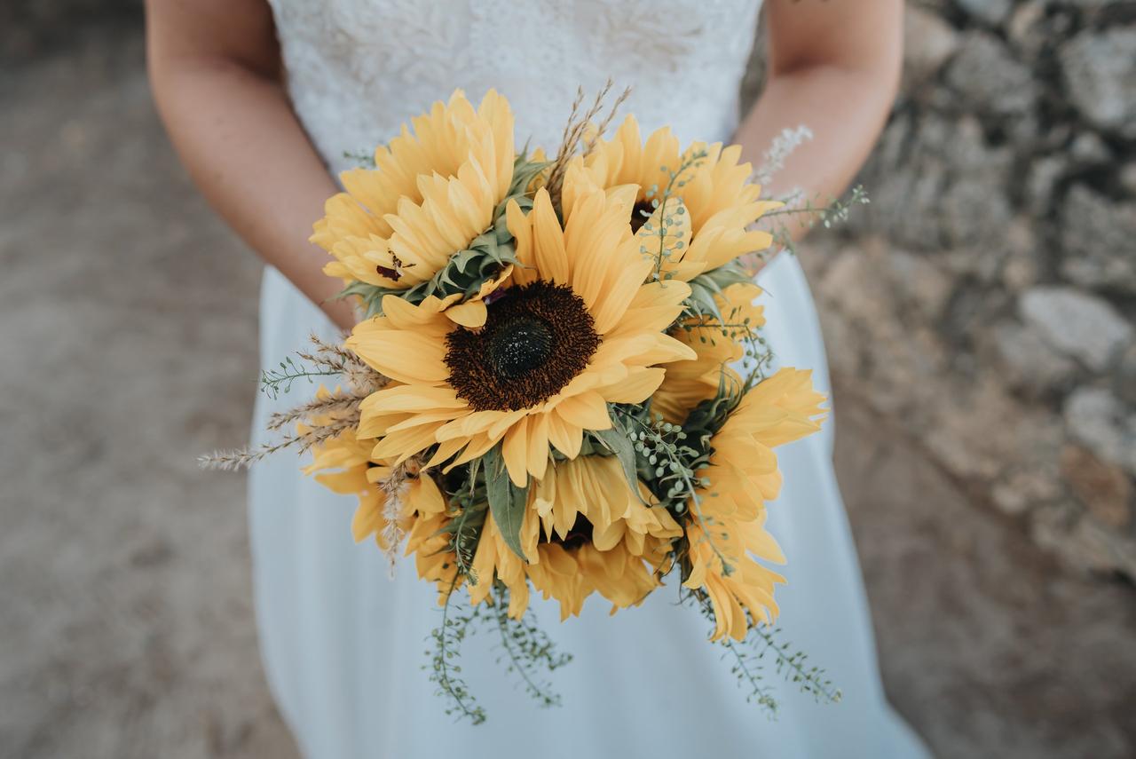 Ramos de novia originales con girasoles