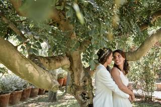 Abrazos de ammor el día de la boda