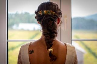 Peinado trenza: novia de espaldas con una preciosa trenza