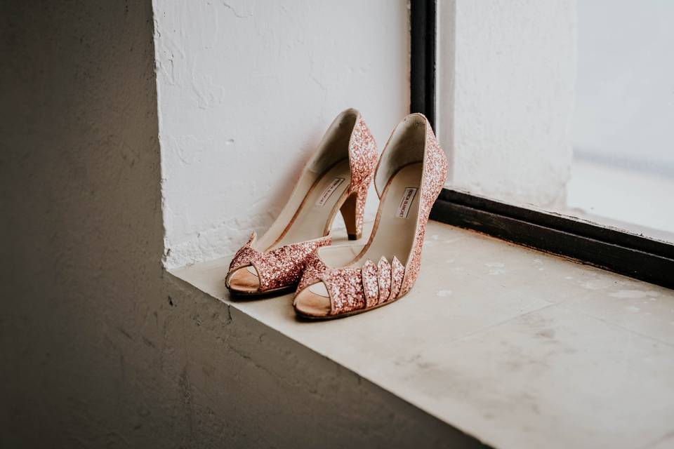 Zapatos d'Orsay con tacón medio y brilli-brilli