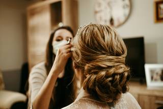 Peinado trenza: chica con un recogido trenzado