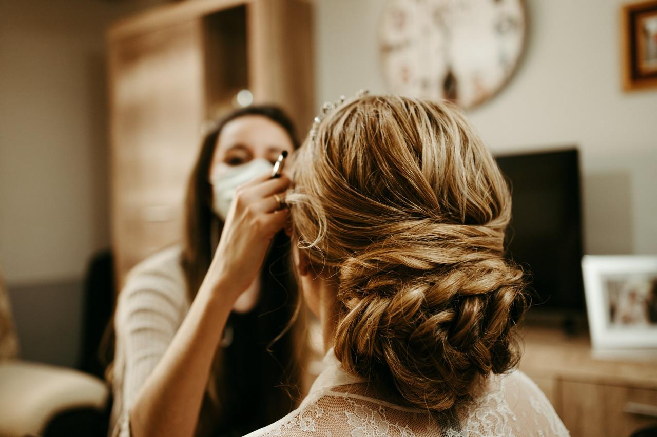 Peinado trenza: chica con un recogido trenzado