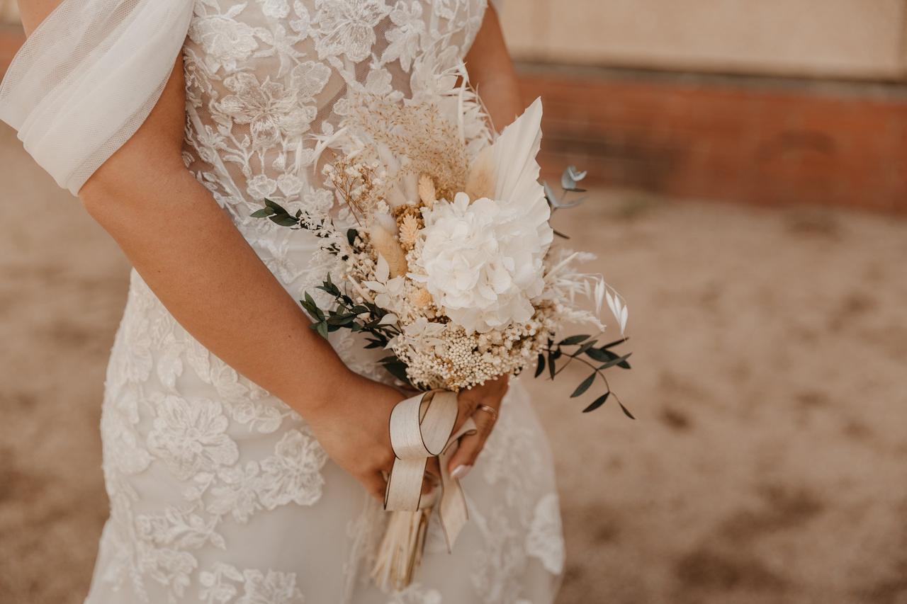 Ramos de novia originales en tonos neutros