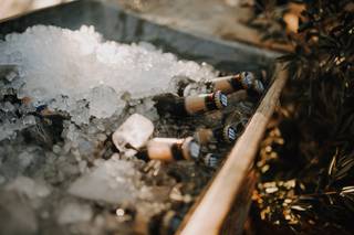 Corner cervezas boda con mucho hielo