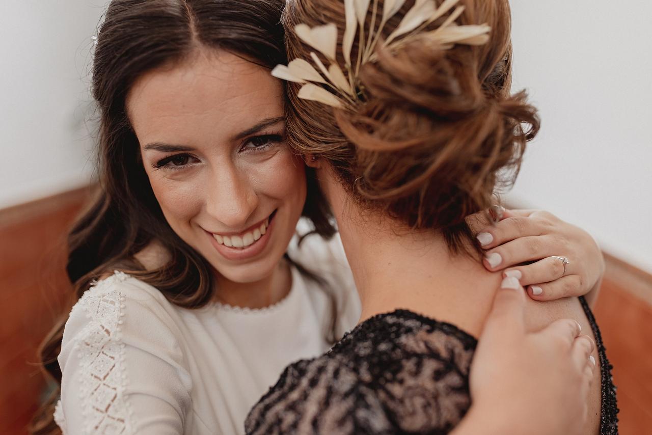 Fotos de abrazos tiernos en la boda