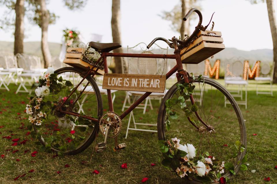 Bicicleta decorativa el día de la boda