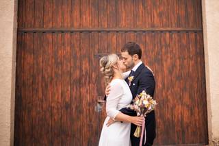 Fotos de abrazos románticos en la boda