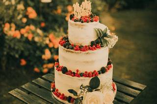 Tarta de boda naked cake con frutos rojos