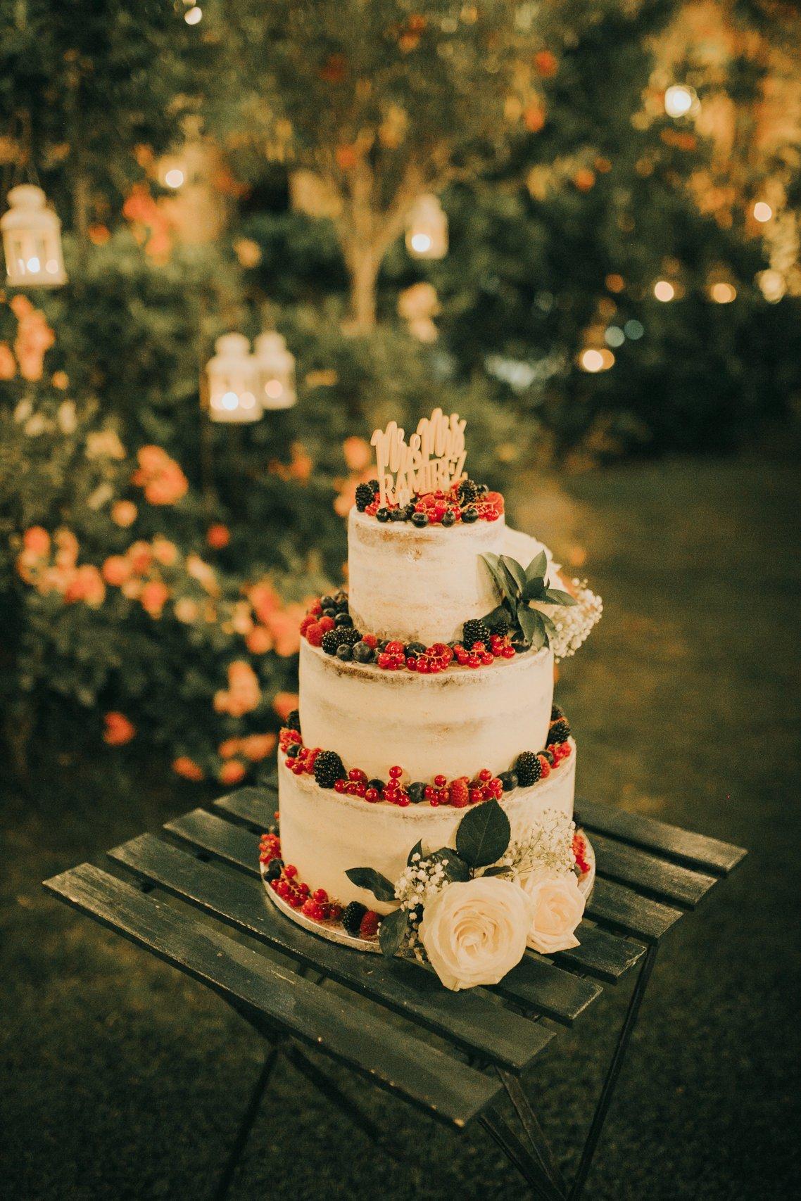 Tarta de boda naked cake con frutos rojos