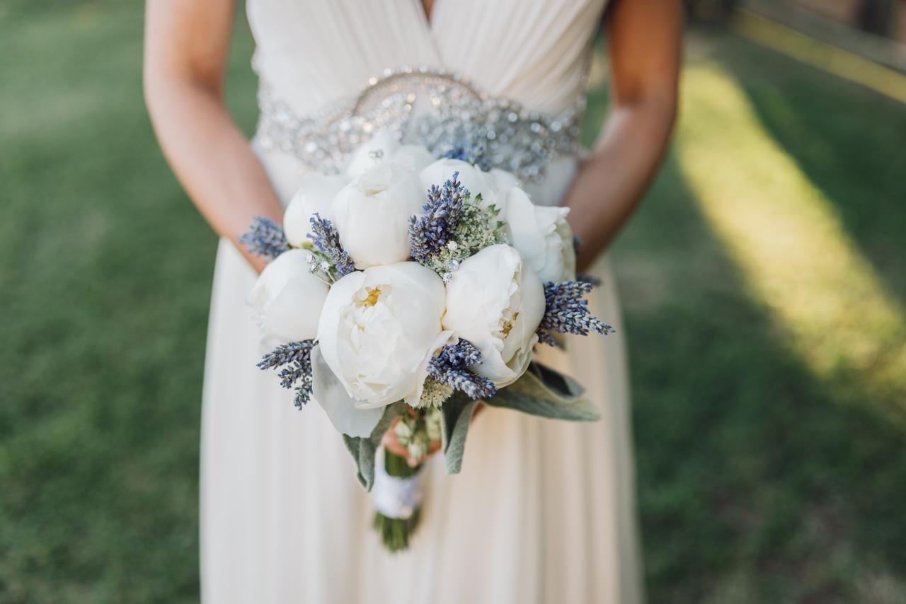 Ramos de novia con peonías: el romanticismo de una flor única