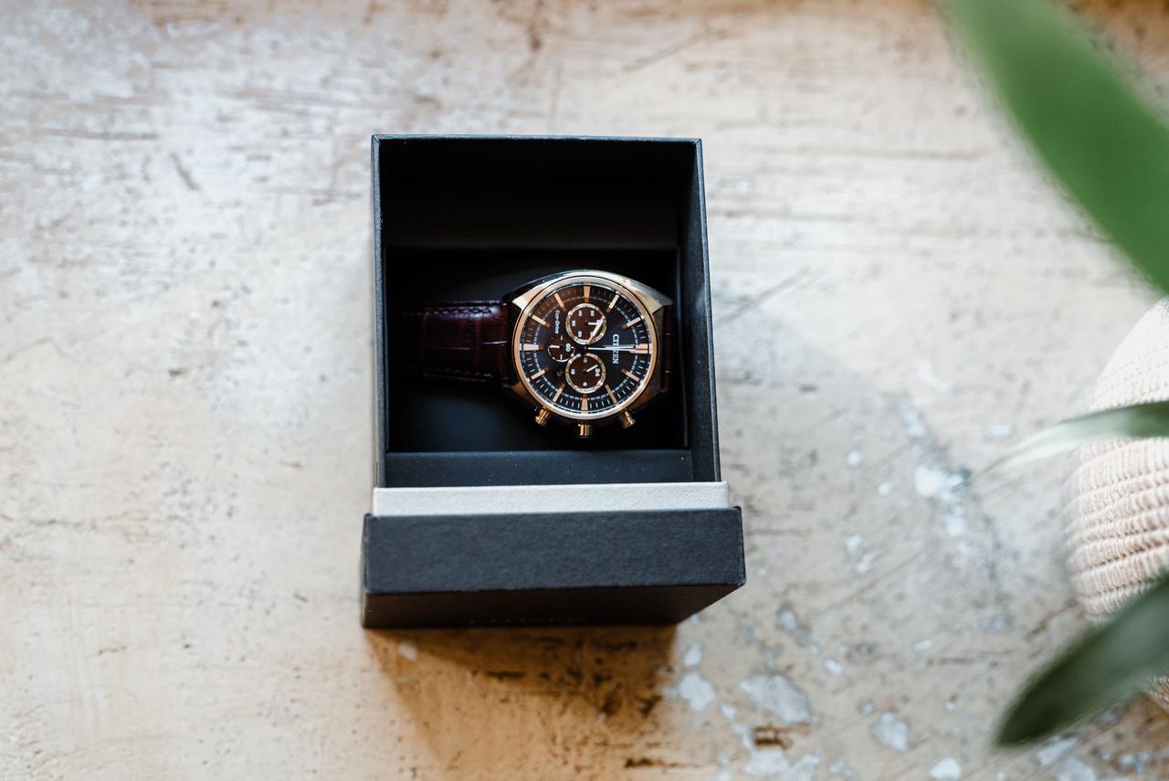 Reloj de compromiso después de la pedida de mano y antes de la boda