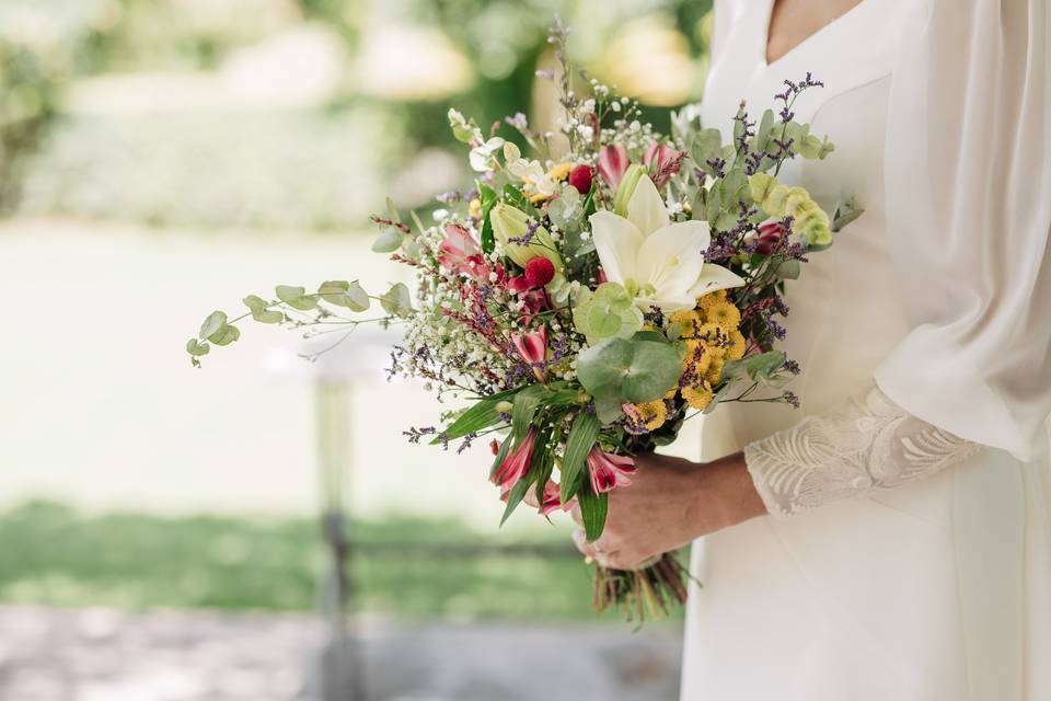 Tipos de ramos de novia asimétricos