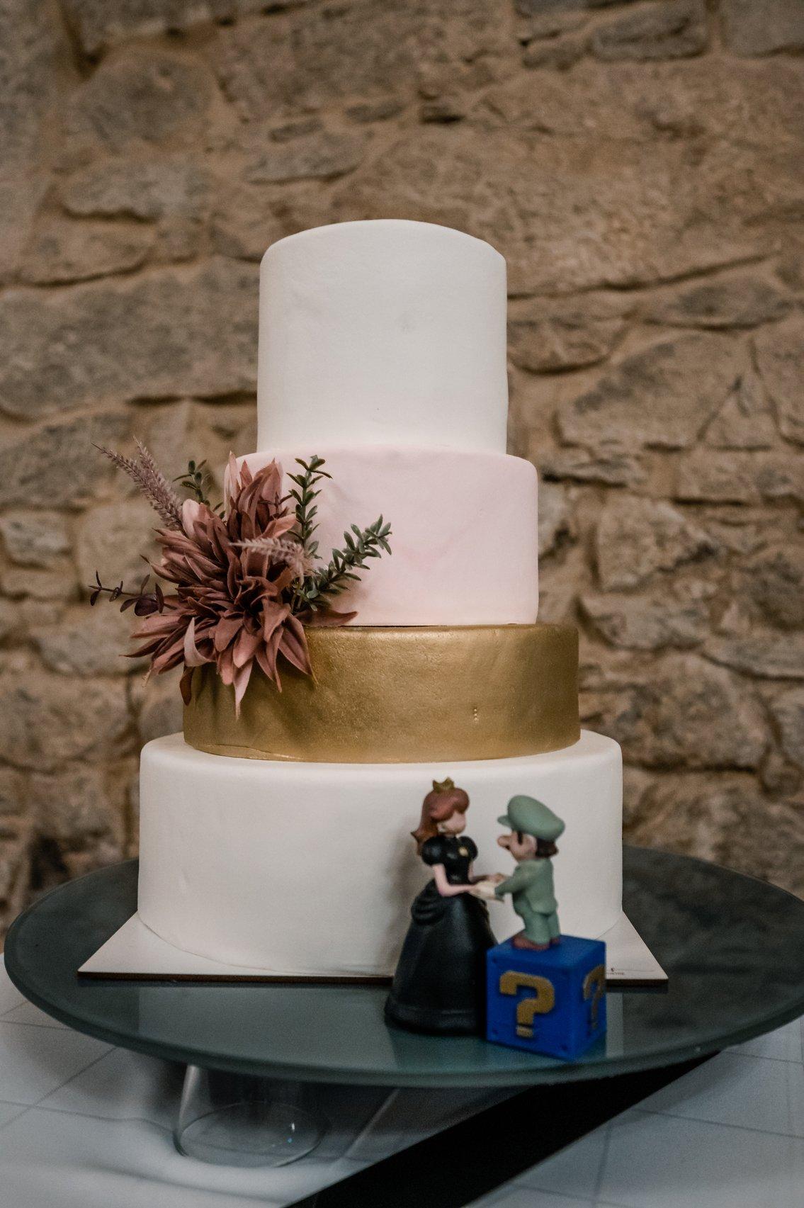 Tarta de boda tricolor