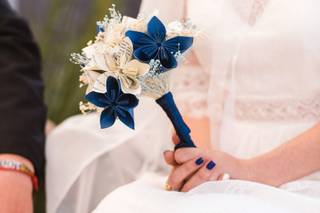 ramo de novia artificial con flores de papel