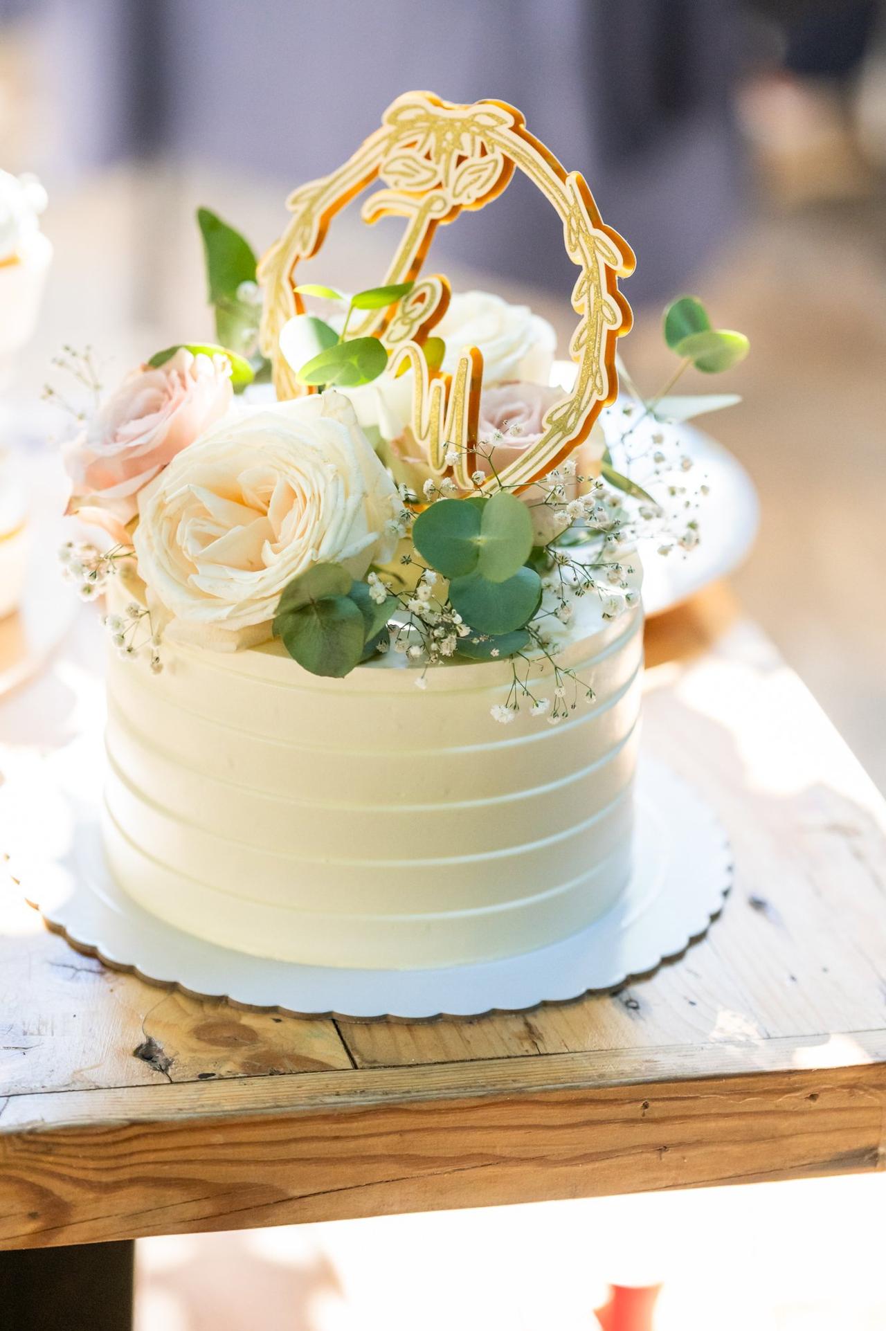 Tarta de boda con elementos naturales