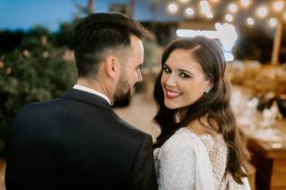 Peinados novia pelo suelto con ondas suaves y raya a un lado