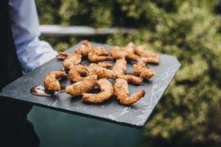 Aperitivos para bodas: langostinos rebozados