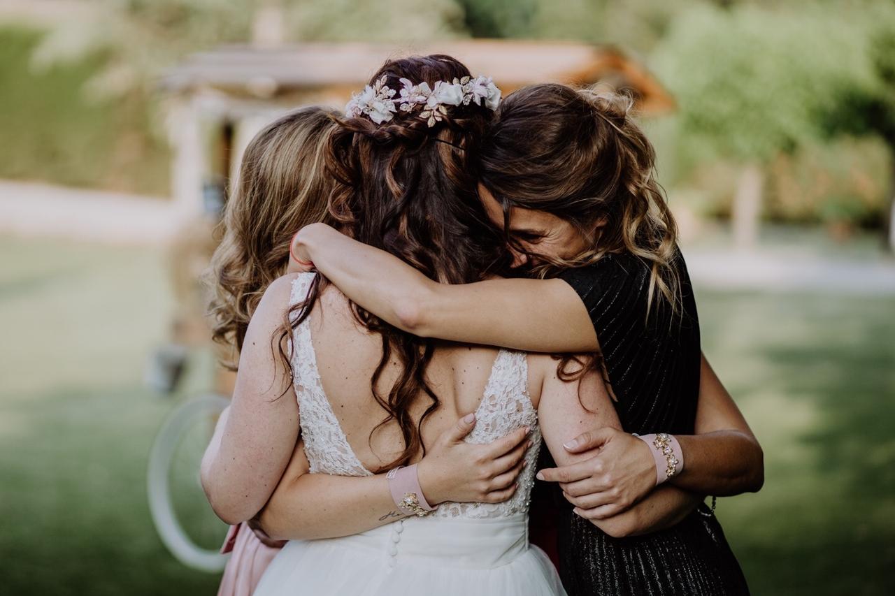 Pareja, ¿qué abrazo os emocionará más el gran día?