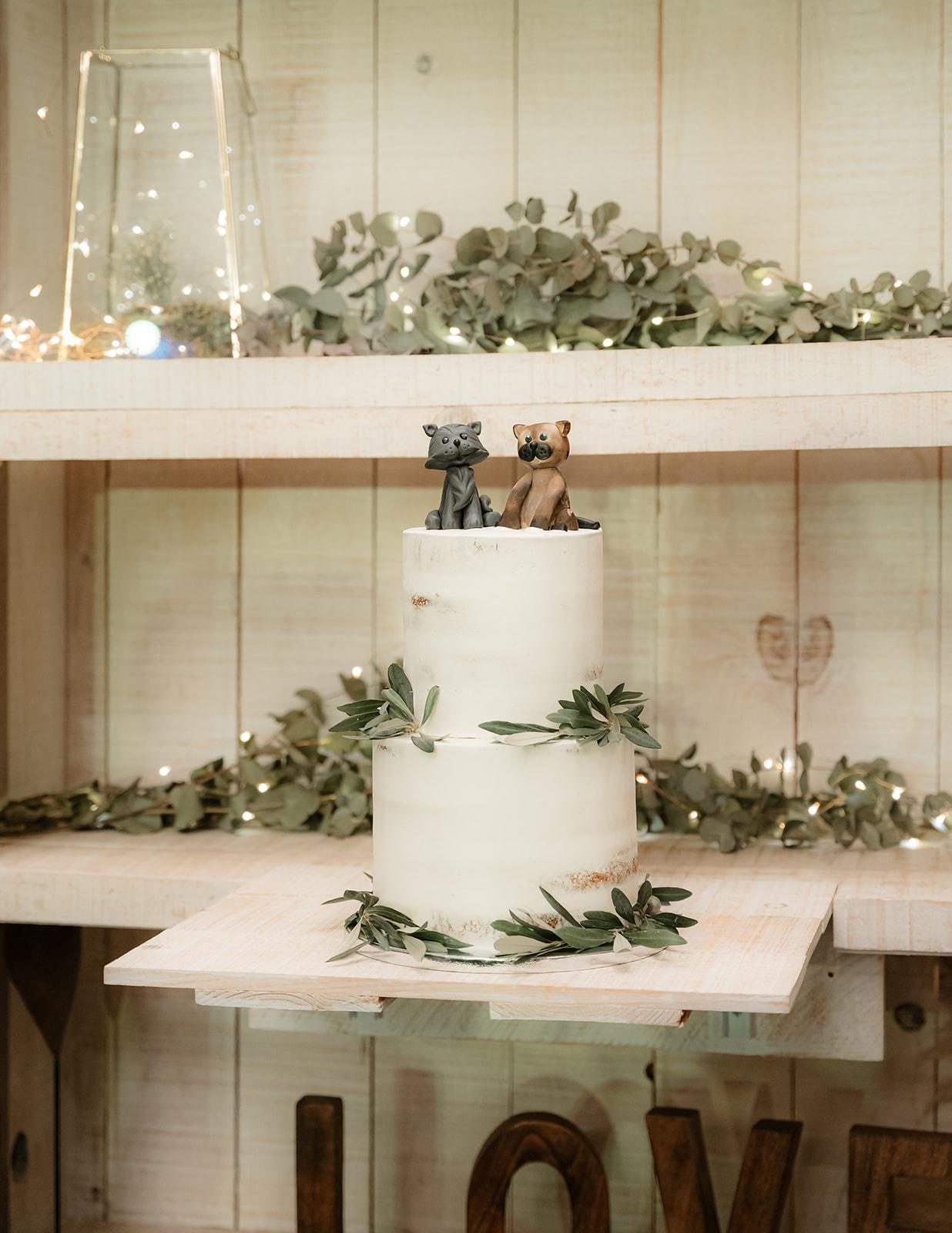 Tarta de boda con hojas de olivo