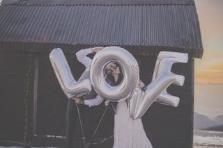 Globos formando la palabra Love el día de la boda