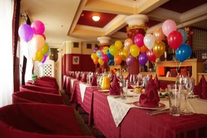 Centros de mesa para bodas con globos