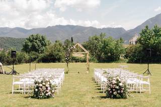 Boda rústica: todo a punto para una ceremonia civil rodeados de naturaleza