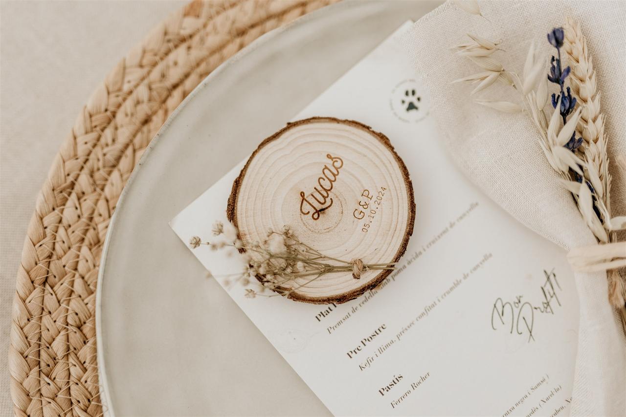 Marcasitios boda con forma de base de tronco de madera