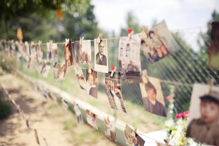 Decoración con fotos para una boda rústica