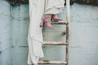 Zapatos de novia rosas de terciopelo