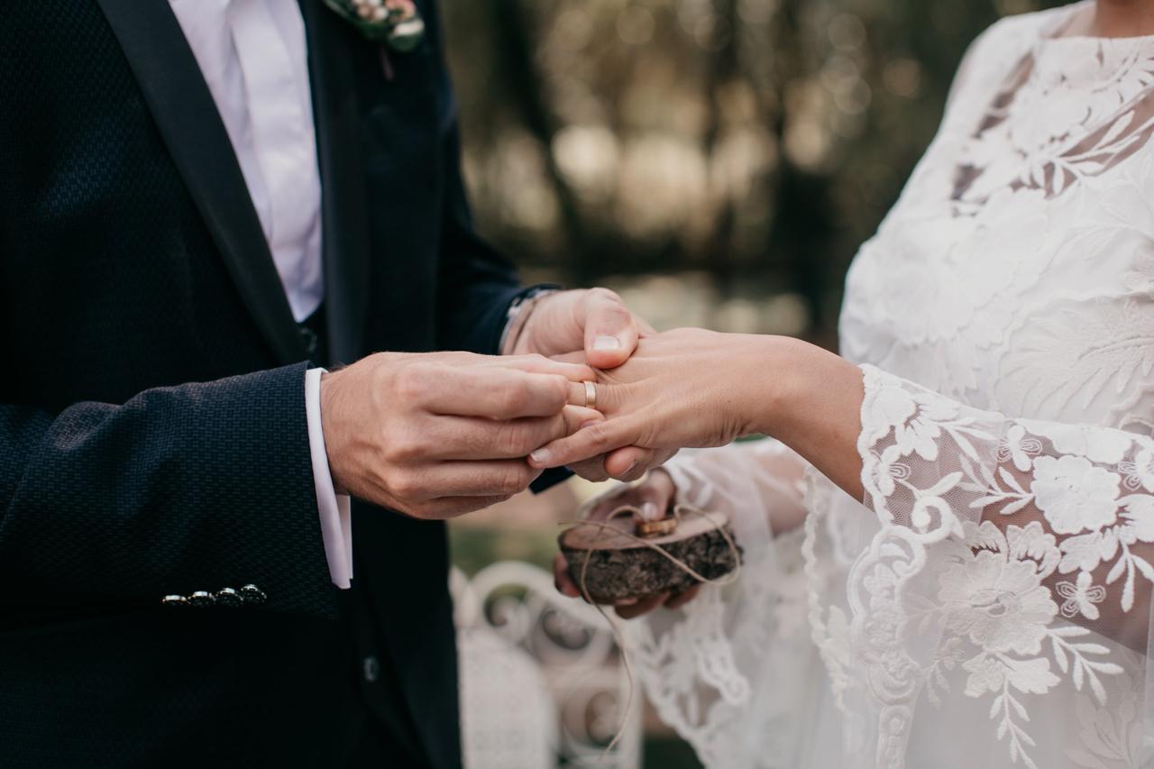 Cómo usar las bengalas en tu boda: ¡sorprende a tus invitados e ilumina el  ambiente!
