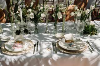 Decoración de centros de mesa para bodas con flores blancas