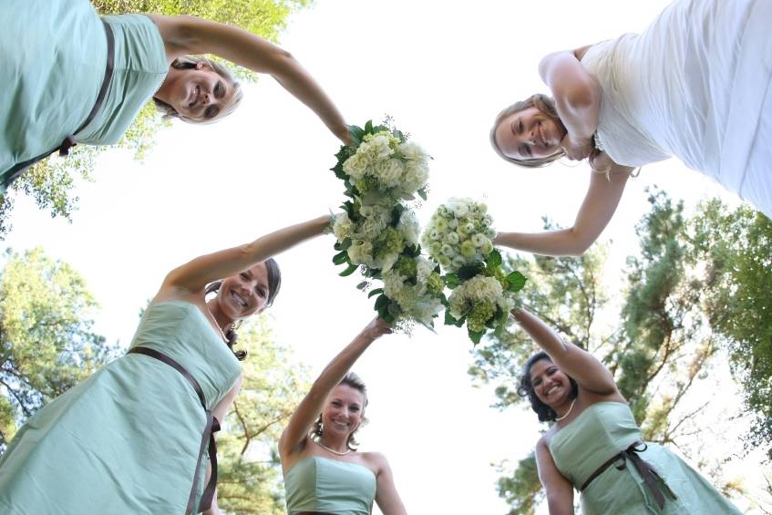 Cómo deben vestir las damas de honor
