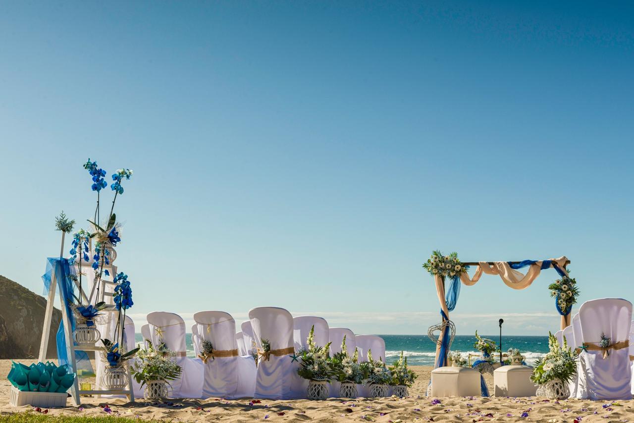 Decoración para bodas en la playa en blanco y azul