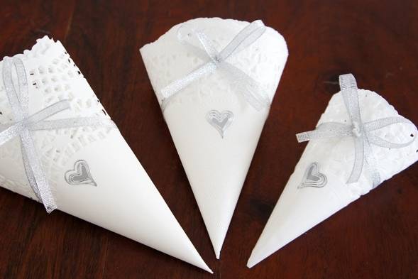 DIY: Conos de papel para el arroz o los pétalos de tu boda. - Paperblog