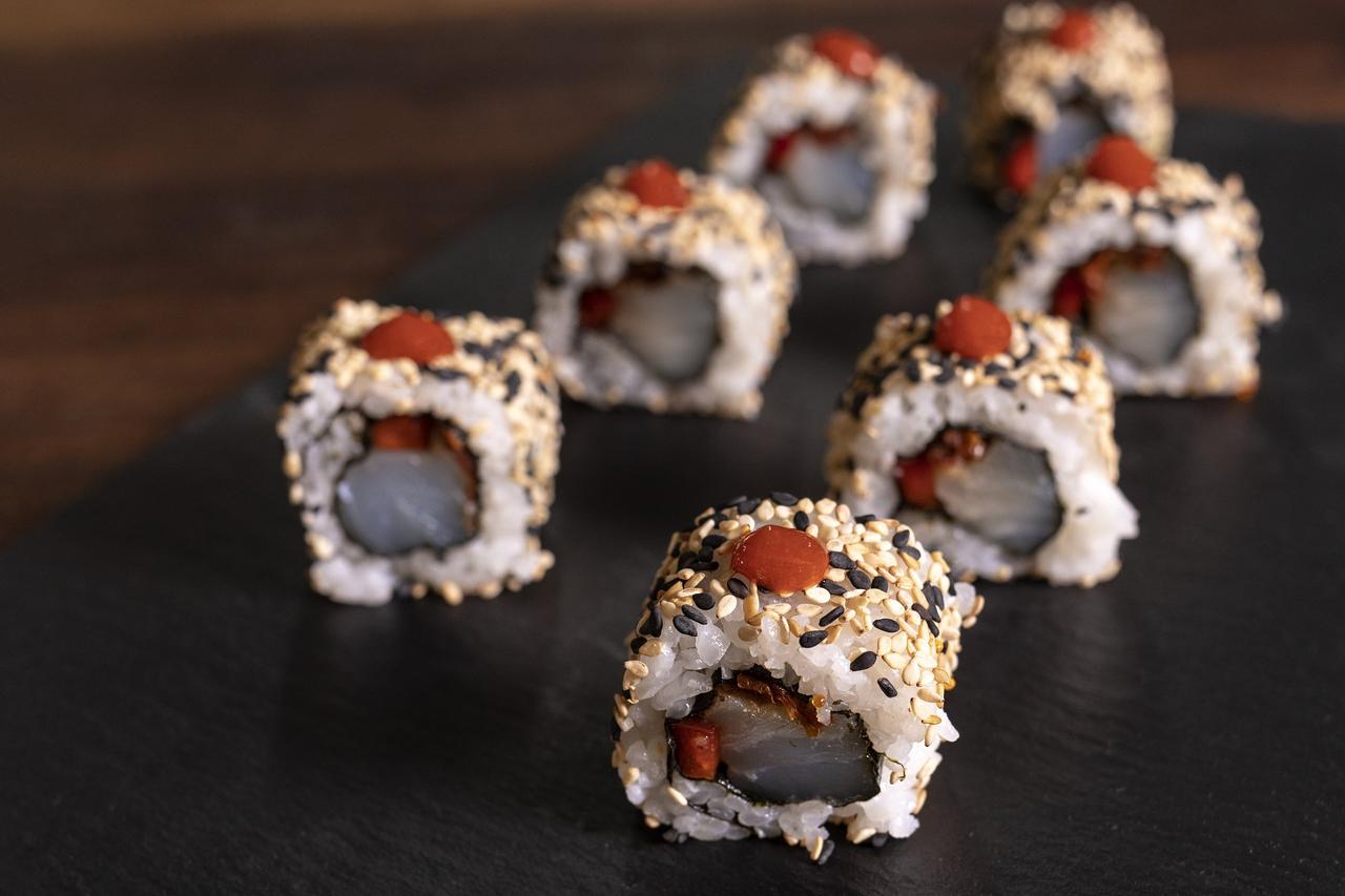 Entrantes para bodas: rollitos de sushi