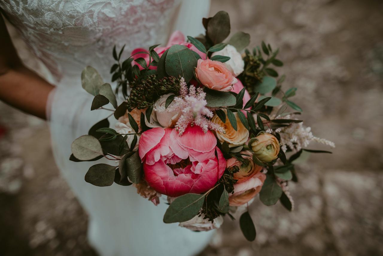 Flores para boda: precioso ramo de novia con peonías de color rosa