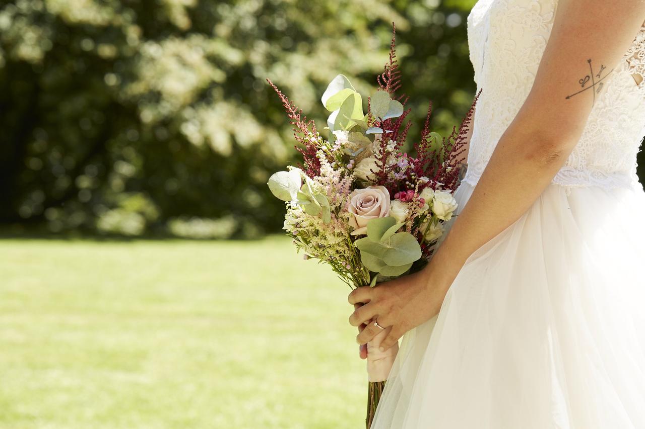 Ramo y corona para una novia delicada