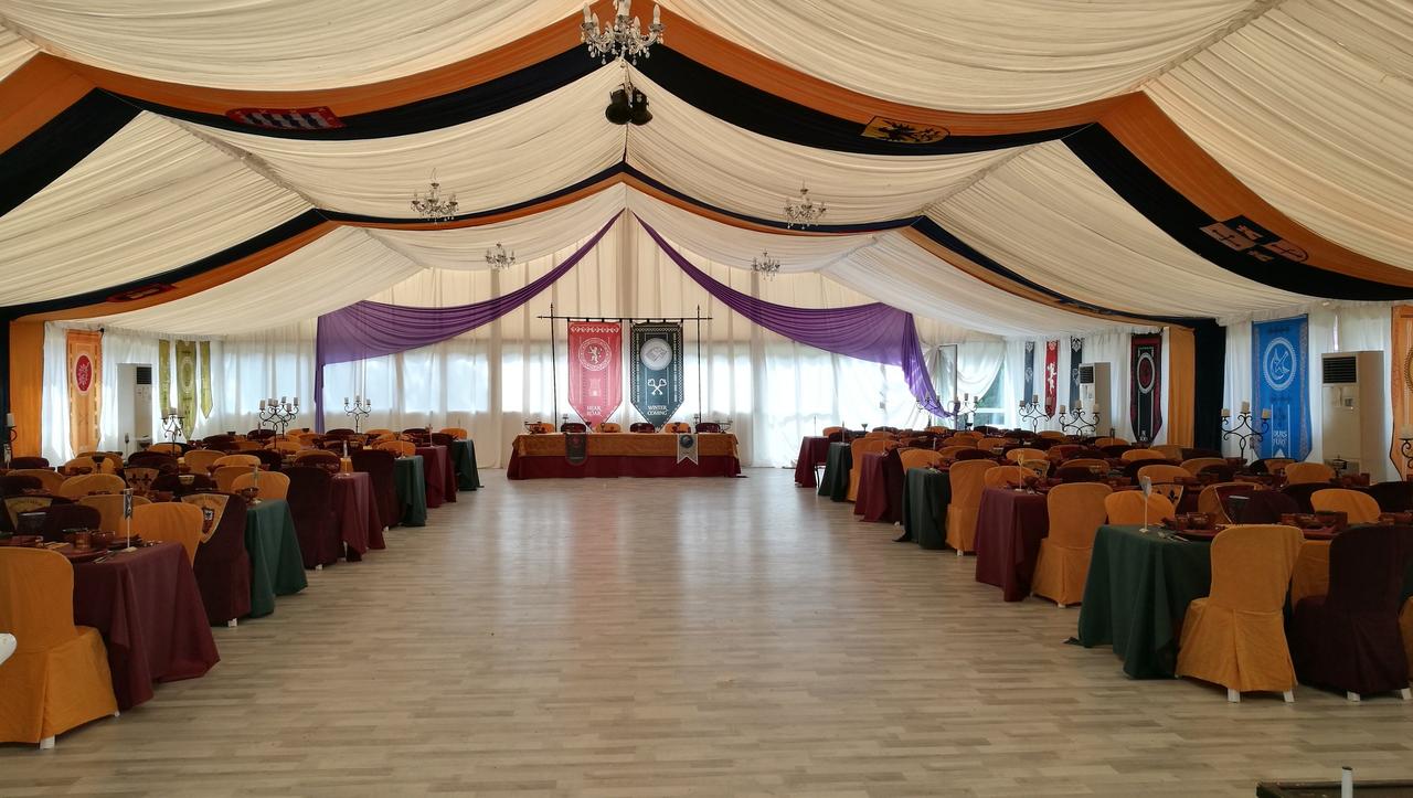 bodas medievales: banquete en carpa medieval
