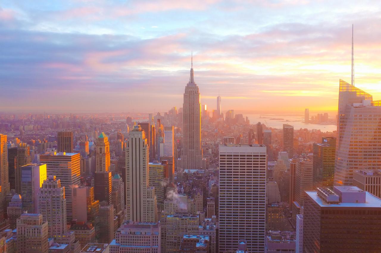 Vista panorámica de la ciudad de Nueva York, con el Empire State destacando entre los edificios