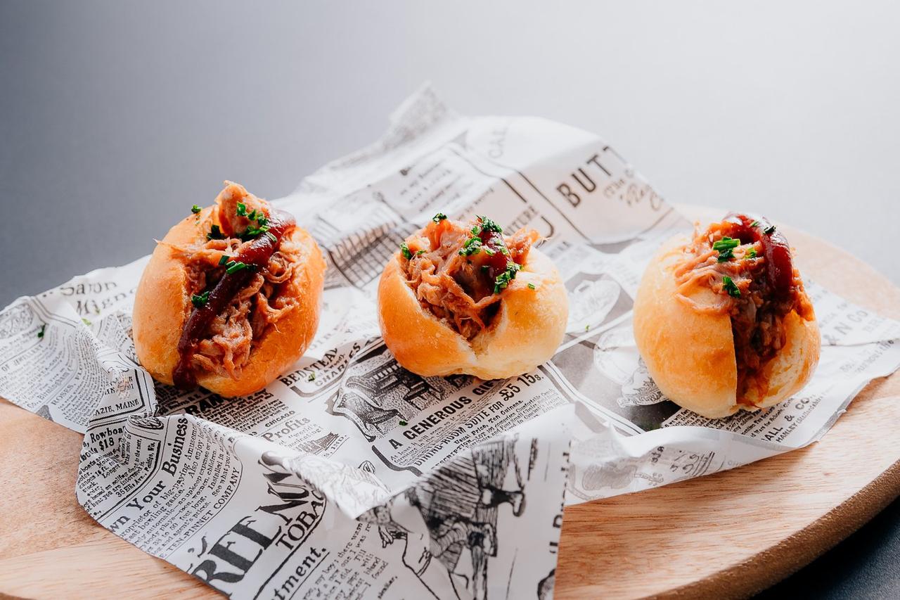 Fiesta preboda: delicioso aperitivo con mini panecillos