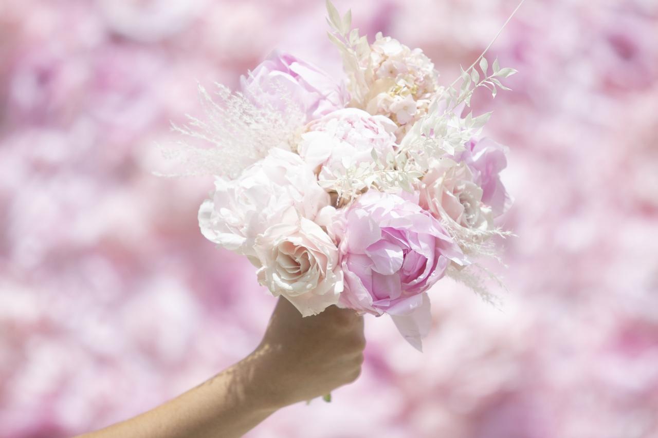 Ramo de novia con peonías y rosas