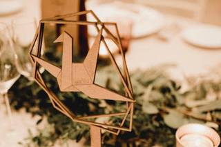 Centros de mesa geométricos hexagonales para el banquete de boda