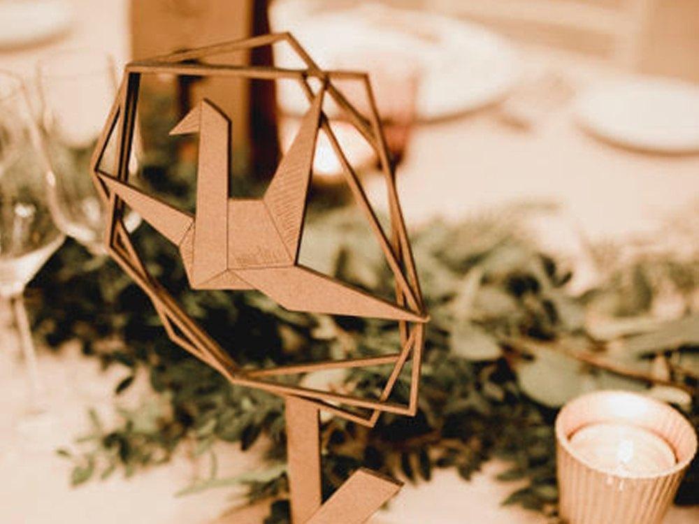 Centros de mesa geométricos hexagonales para el banquete de boda