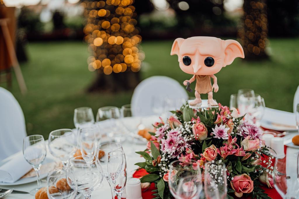 Boda temática Harry Potter: criatura mágica en el centro de mesa del banquete