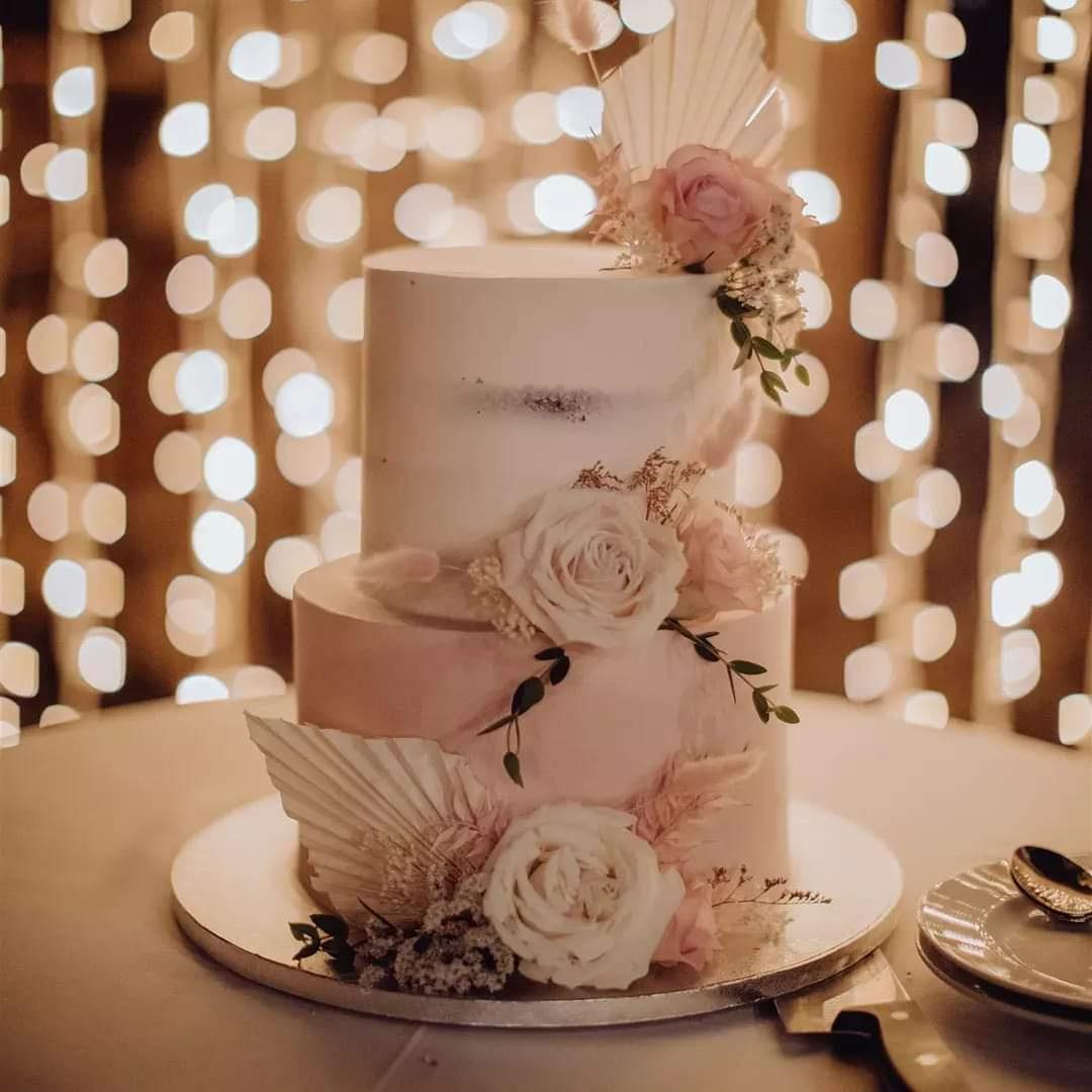 Tarta de boda con flores