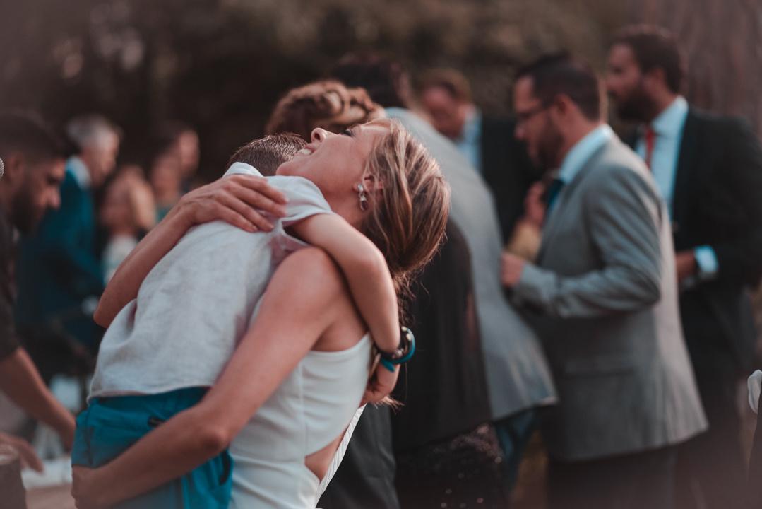 Abrazos que curan el alma siempre y el día de la boda