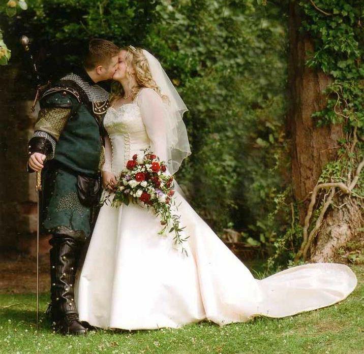 bodas medievales: pareja de mujer y hombre