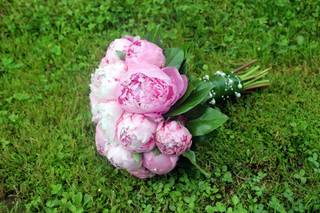 Ramo de novia con peonías rosas y blancas