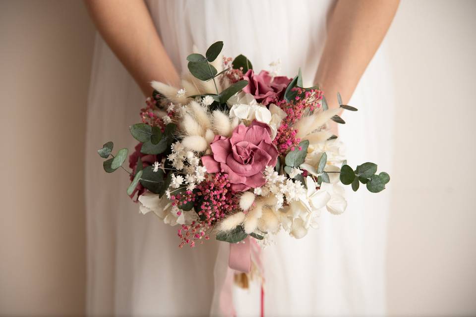 Cómo conservar el ramo de novia: todos los métodos para mantenerlo como el primer día