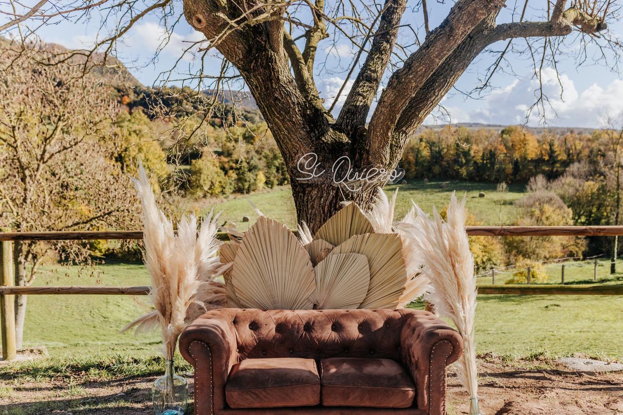 Decoración de photocall de boda al aire libre